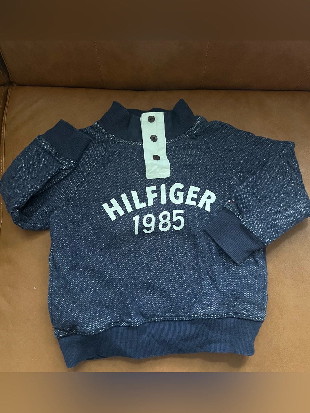 Tommy Hilfiger Kids Boys Sz 4 Henley Sweatshirt three-button collar design